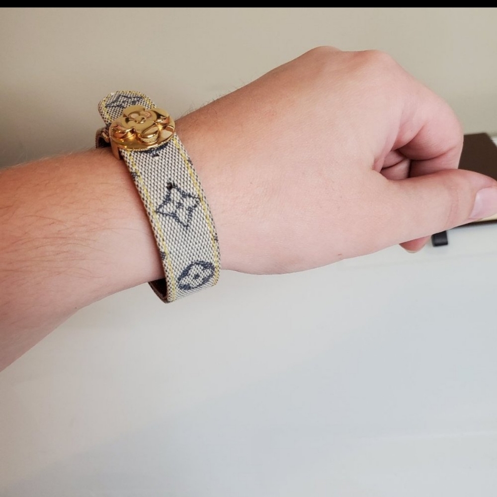 Louis Vuitton Monogram Canvas Good Luck Bangle 💚 co,es with LV Box - Picture 8 of 12